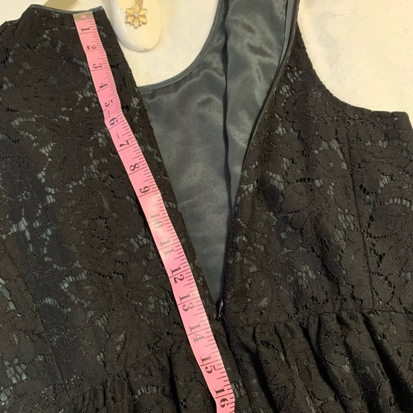 J. CREW black ladies Peplum Sleeveless lace round neck top size 6 NWT - Picture 10 of 11